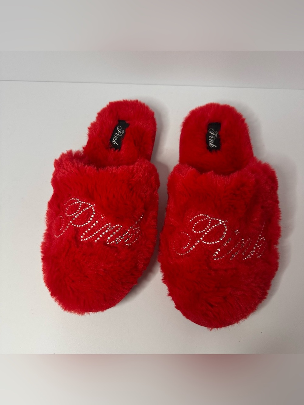 NWOT Victoria's Secret PINK Faux Fur Red with Bling Slippers
Size Small(5-6)